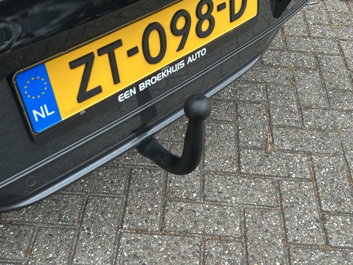 sDrive18i M-Sport | Pano | HUD | Trekhaak | Cruise Control | Achteruitrijcamera | Elektrisch bedienbare achterklep | Elektrisch bedienbare achterklep met sensorsturing