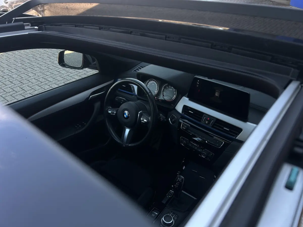 sDrive18i M-Sport | Pano | HUD | Trekhaak | Cruise Control | Achteruitrijcamera | Elektrisch bedienbare achterklep | Elektrisch bedienbare achterklep met sensorsturing