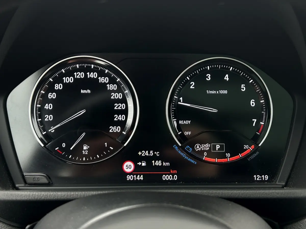 sDrive18i M-Sport | Pano | HUD | Trekhaak | Cruise Control | Achteruitrijcamera | Elektrisch bedienbare achterklep | Elektrisch bedienbare achterklep met sensorsturing