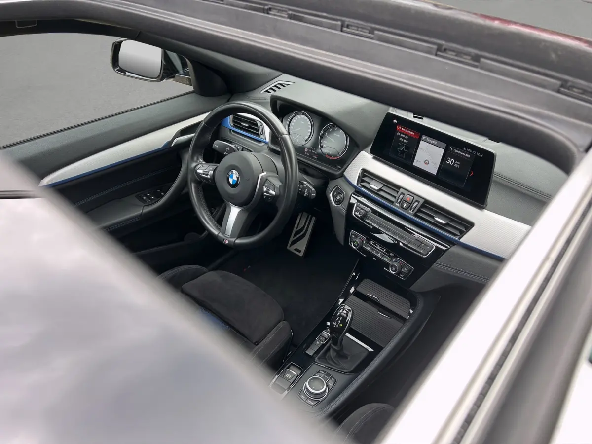 sDrive18i M-Sport | Pano | HUD | Trekhaak | Cruise Control | Achteruitrijcamera | Elektrisch bedienbare achterklep | Elektrisch bedienbare achterklep met sensorsturing