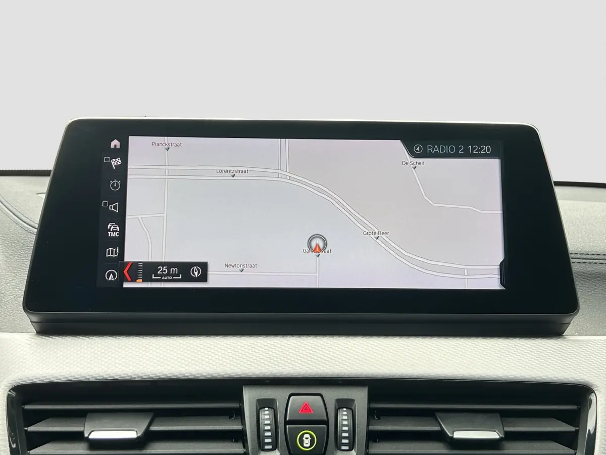 sDrive18i M-Sport | Pano | HUD | Trekhaak | Cruise Control | Achteruitrijcamera | Elektrisch bedienbare achterklep | Elektrisch bedienbare achterklep met sensorsturing