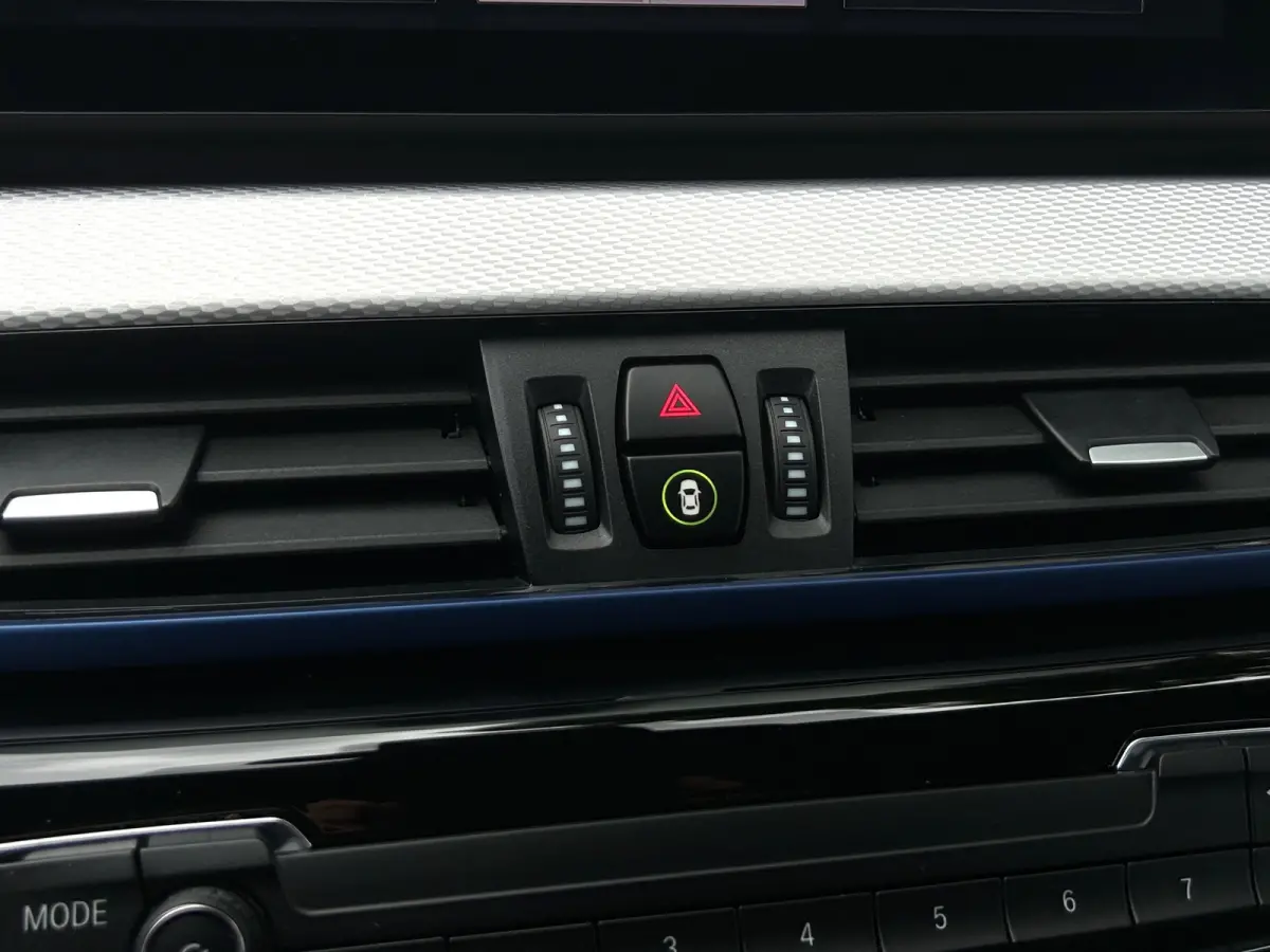 sDrive18i M-Sport | Pano | HUD | Trekhaak | Cruise Control | Achteruitrijcamera | Elektrisch bedienbare achterklep | Elektrisch bedienbare achterklep met sensorsturing