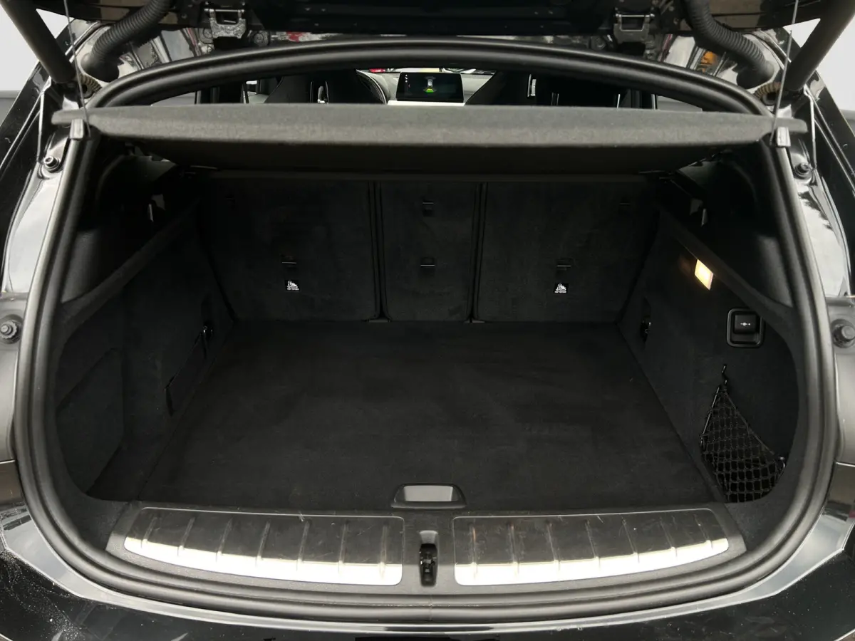 sDrive18i M-Sport | Pano | HUD | Trekhaak | Cruise Control | Achteruitrijcamera | Elektrisch bedienbare achterklep | Elektrisch bedienbare achterklep met sensorsturing