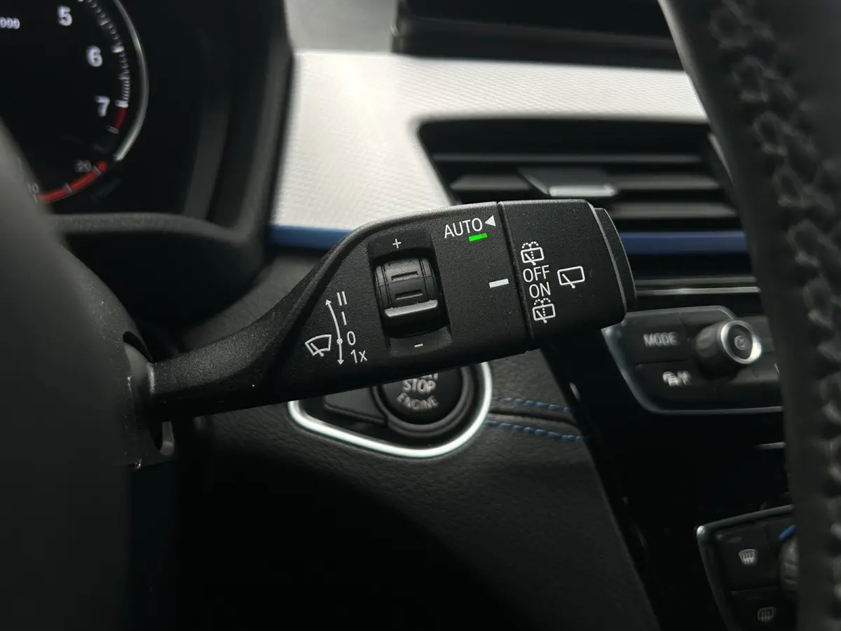 sDrive18i M-Sport | Pano | HUD | Trekhaak | Cruise Control | Achteruitrijcamera | Elektrisch bedienbare achterklep | Elektrisch bedienbare achterklep met sensorsturing