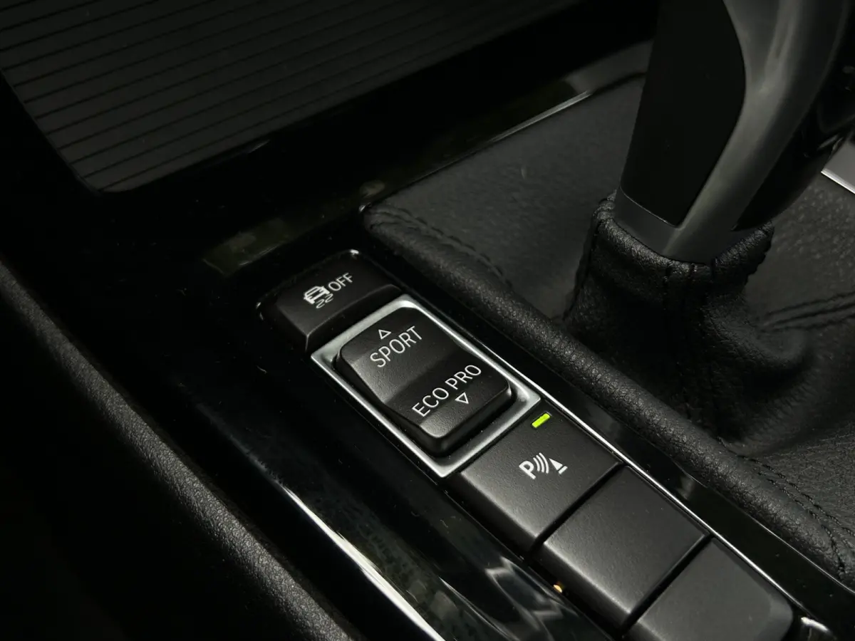 sDrive18i M-Sport | Pano | HUD | Trekhaak | Cruise Control | Achteruitrijcamera | Elektrisch bedienbare achterklep | Elektrisch bedienbare achterklep met sensorsturing