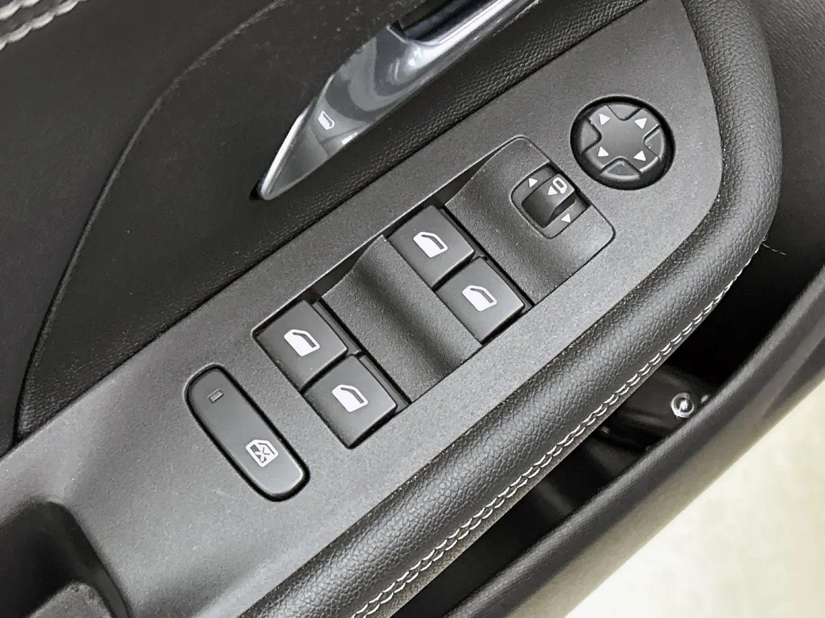 1.2 Turbo GS Line | TREKHAAK | Keyless | Dodehoekdetectie | Adaptieve Cruise Control | Achteruitrijcamera | Stoel-stuur Verwarming | VOL!!