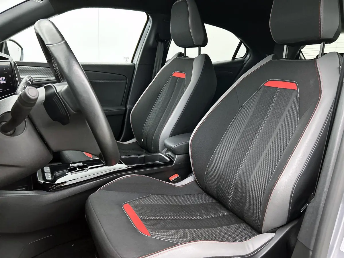 1.2 Turbo GS Line | TREKHAAK | Keyless | Dodehoekdetectie | Adaptieve Cruise Control | Achteruitrijcamera | Stoel-stuur Verwarming | VOL!!