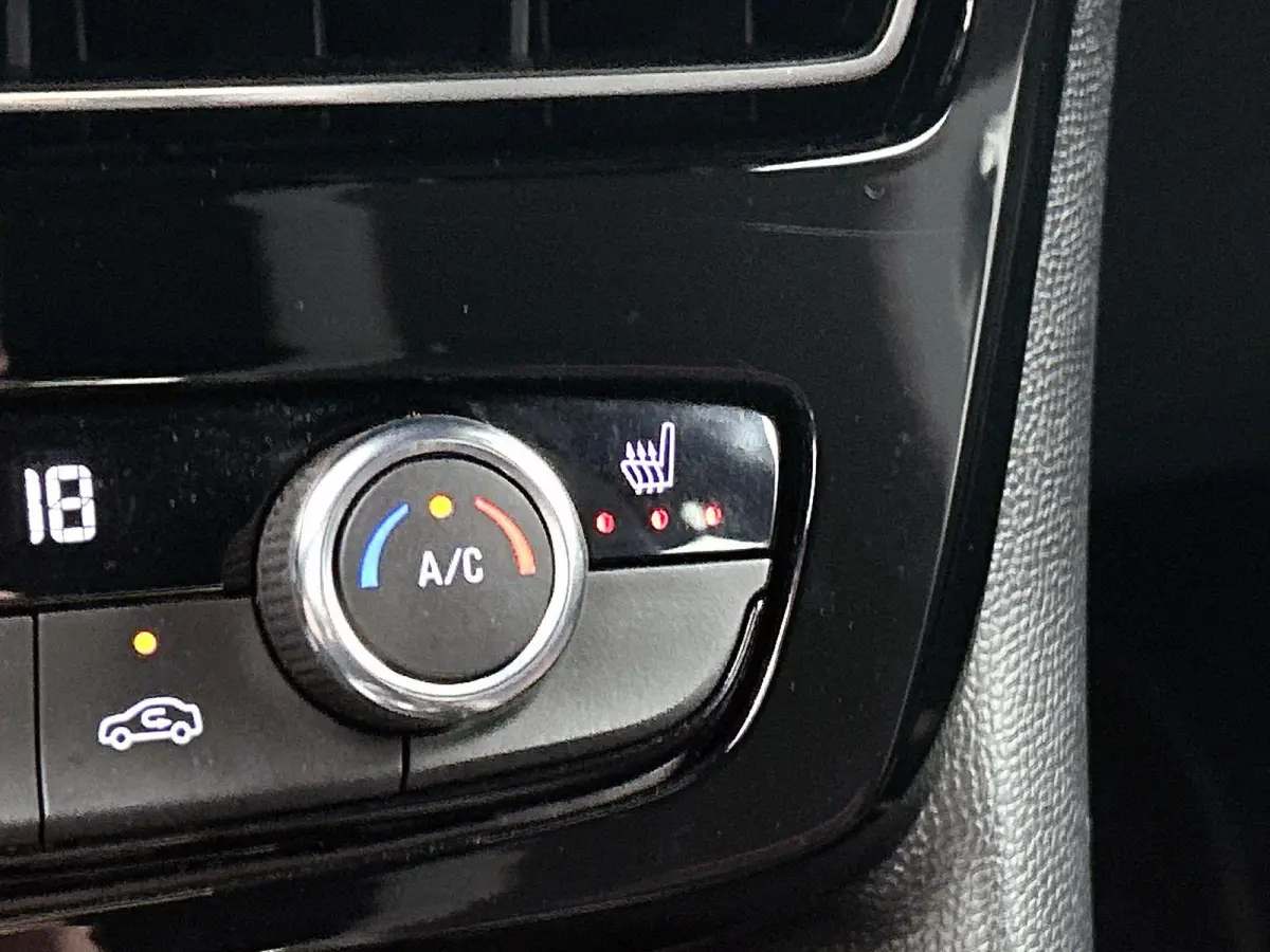 1.2 Turbo GS Line | TREKHAAK | Keyless | Dodehoekdetectie | Adaptieve Cruise Control | Achteruitrijcamera | Stoel-stuur Verwarming | VOL!!