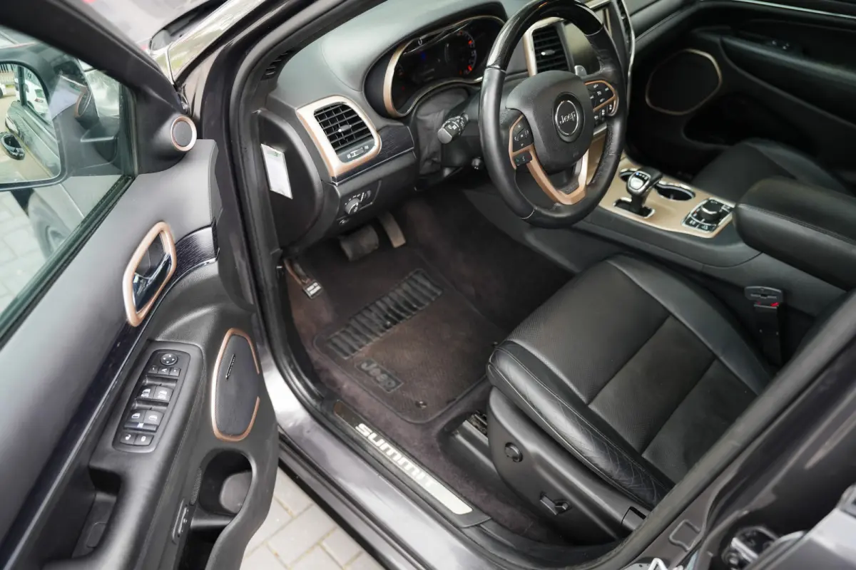 3.0 V6 251 pk CRD Summit Grijs-Kenteken / Lucht-Vering/ Pano-Dak/ Harman&Kardon/ Stoel+Stuur-Verw./Stoel-Ventilatie/ Bi-Xenon/ Keyless/ Navigatie/ Camera/ Trekhaak/ 20'' LMV