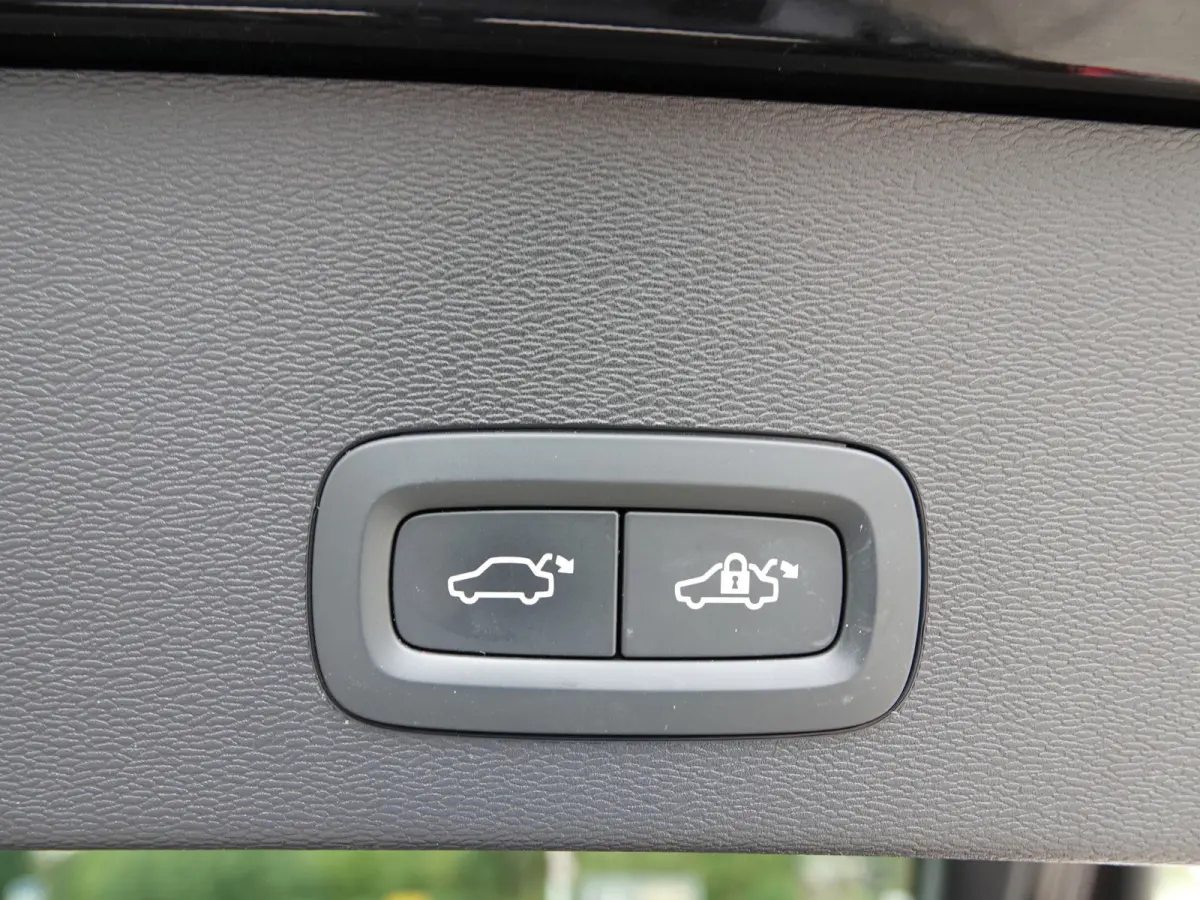 Twin Motor Ultra Black Edition 82 kWh SOH 96,9% | PANO | HK-AUDIO | 360° CAM