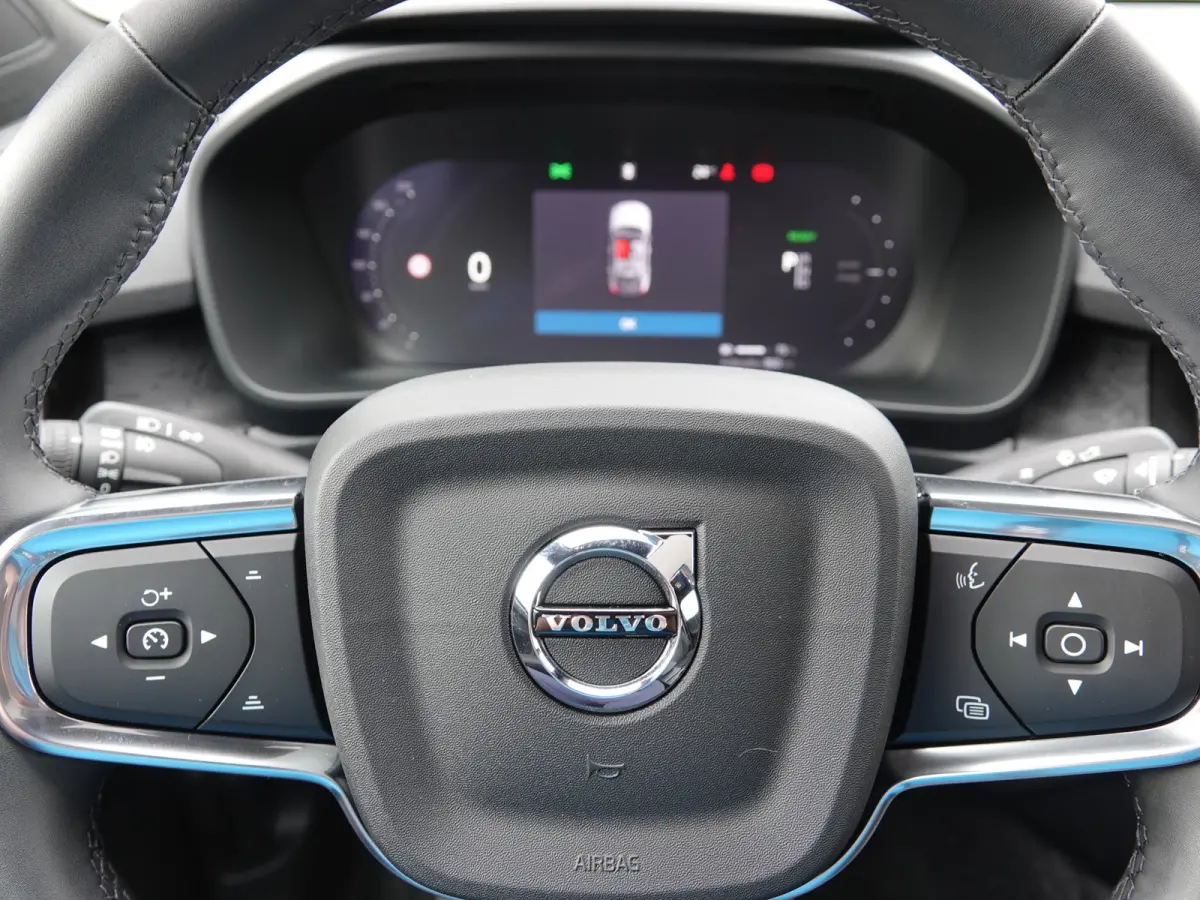 Twin Motor Ultra Black Edition 82 kWh SOH 96,9% | PANO | HK-AUDIO | 360° CAM