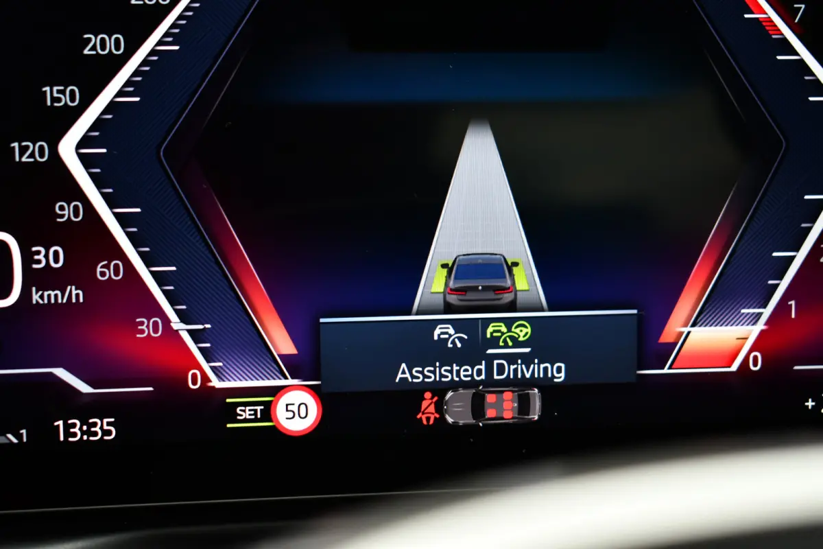 320i M-Sport LCI-2 Dravit Pano ACC 360 HUD 19inch El-klep