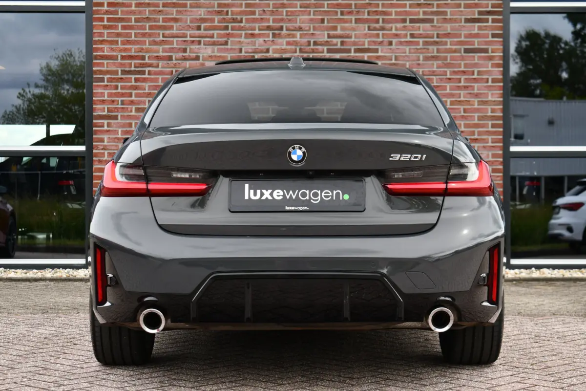 320i M-Sport LCI-2 Dravit Pano ACC 360 HUD 19inch El-klep