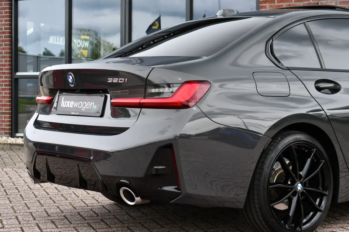 320i M-Sport LCI-2 Dravit Pano ACC 360 HUD 19inch El-klep