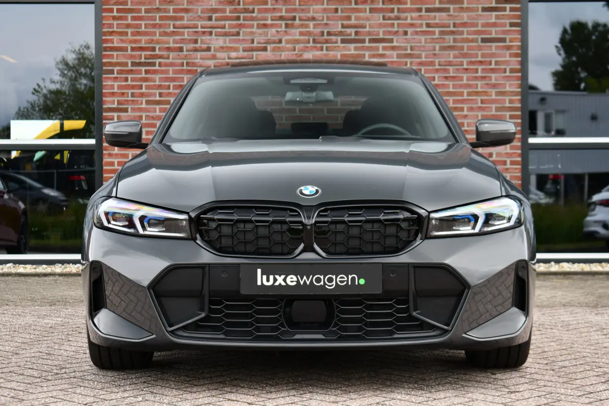 320i M-Sport LCI-2 Dravit Pano ACC 360 HUD 19inch El-klep
