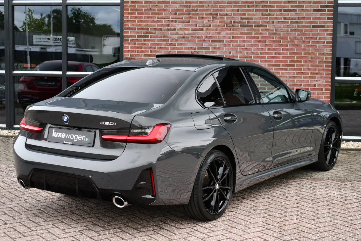 320i M-Sport LCI-2 Dravit Pano ACC 360 HUD 19inch El-klep