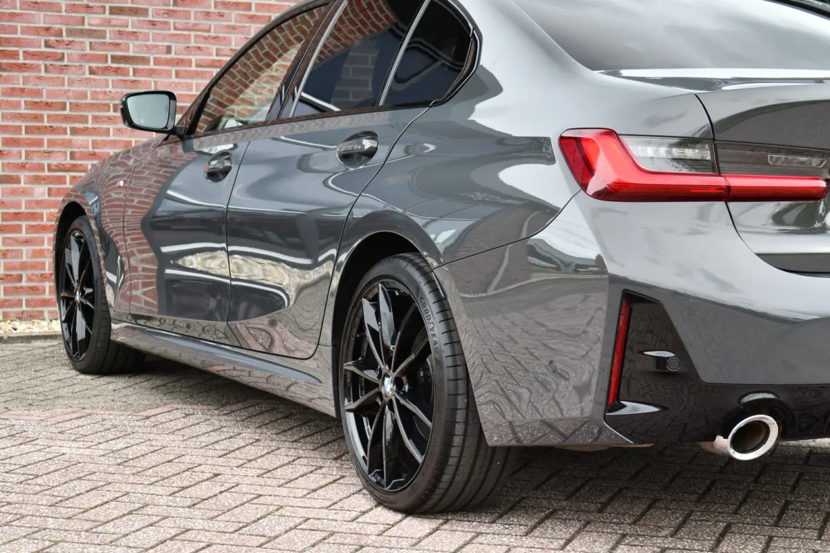 320i M-Sport LCI-2 Dravit Pano ACC 360 HUD 19inch El-klep