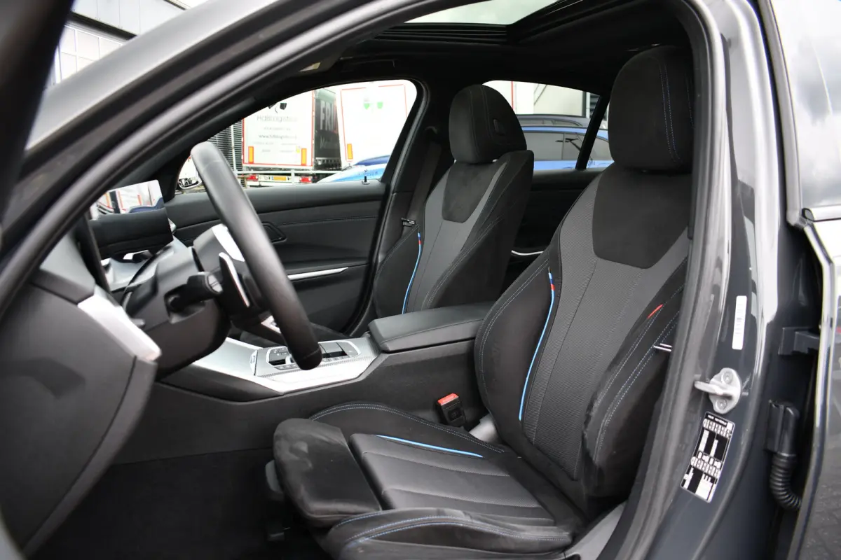 320i M-Sport LCI-2 Dravit Pano ACC 360 HUD 19inch El-klep