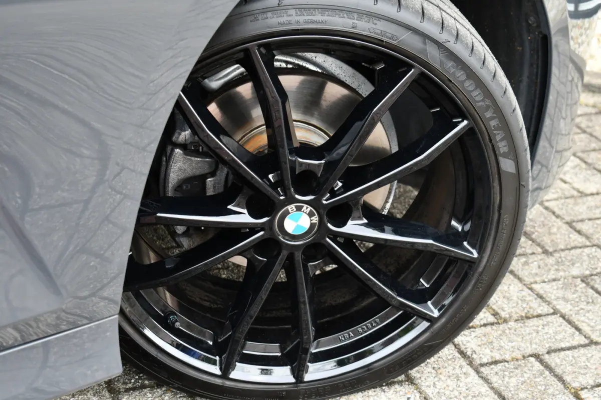 320i M-Sport LCI-2 Dravit Pano ACC 360 HUD 19inch El-klep