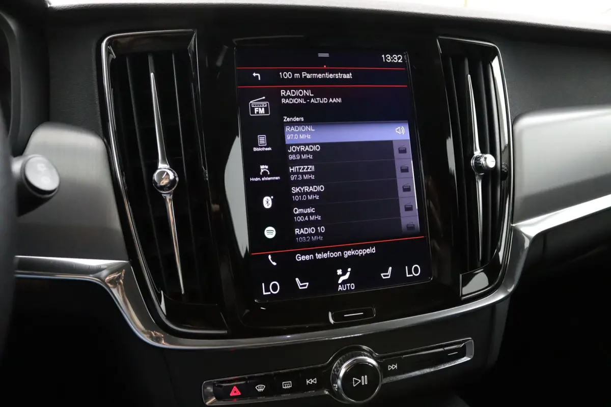 T5 90th Anniversary Edition | Stoelverwarming | BLIS | Adaptieve Cruise control | Camera | Parkeersensoren voor en achter | Leder | Carplay |