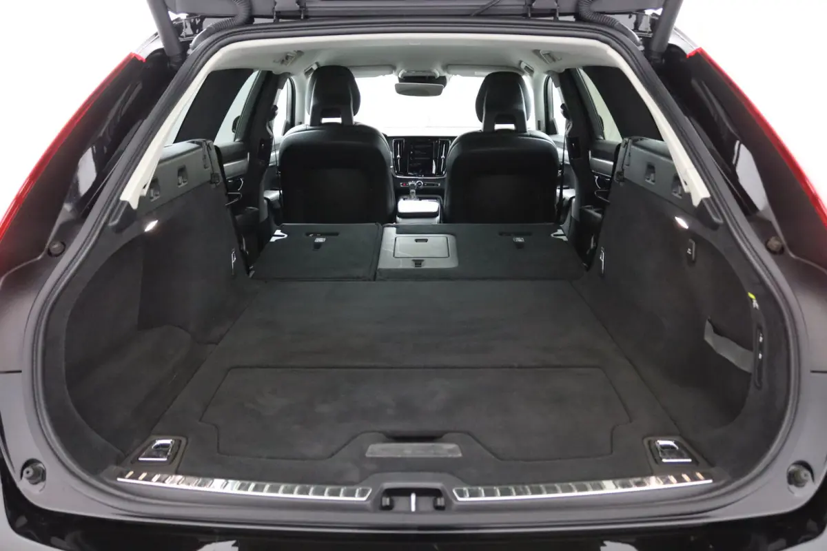 T5 90th Anniversary Edition | Stoelverwarming | BLIS | Adaptieve Cruise control | Camera | Parkeersensoren voor en achter | Leder | Carplay |