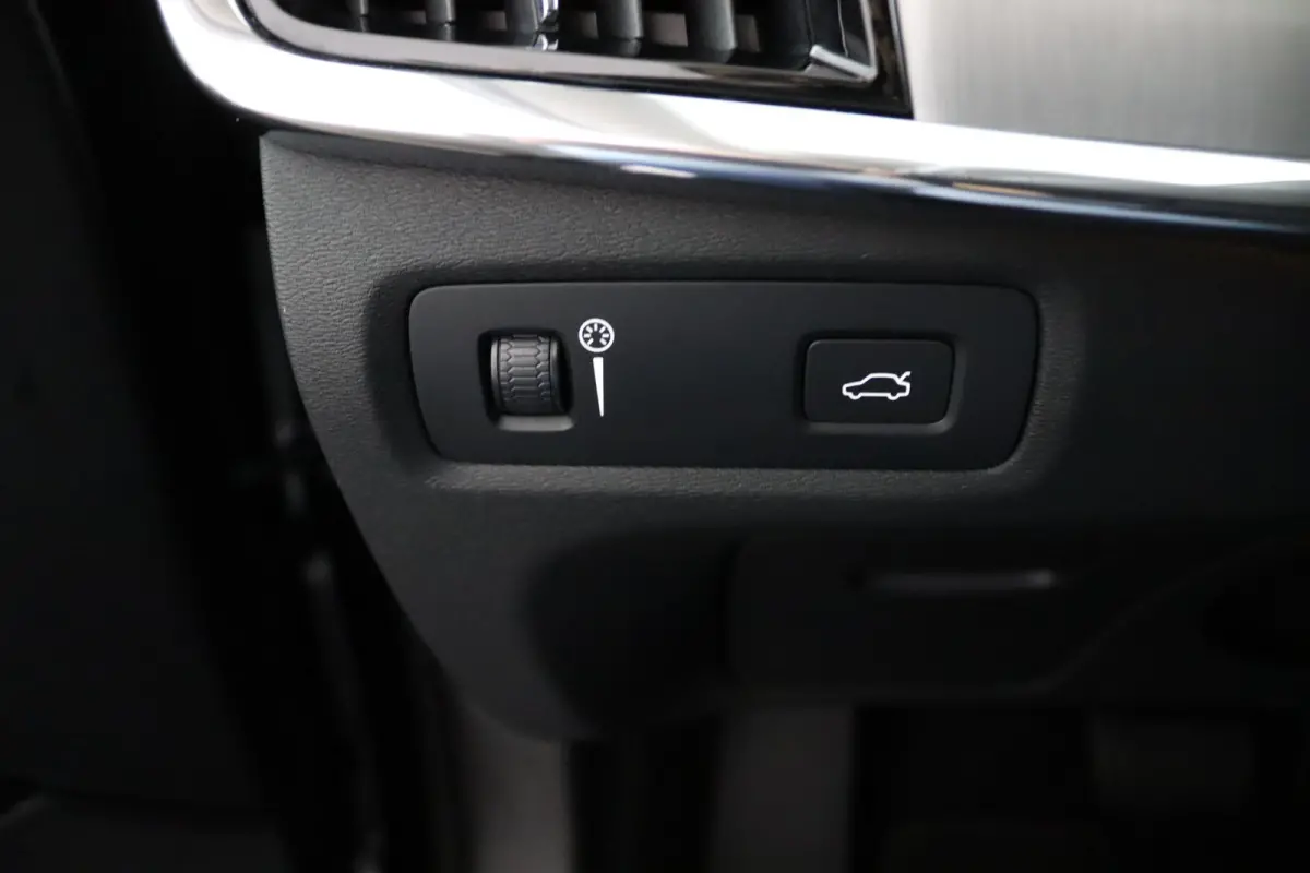 T5 90th Anniversary Edition | Stoelverwarming | BLIS | Adaptieve Cruise control | Camera | Parkeersensoren voor en achter | Leder | Carplay |