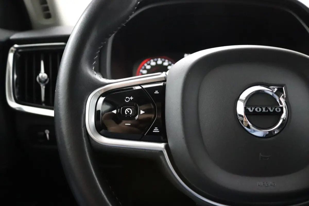 T5 90th Anniversary Edition | Stoelverwarming | BLIS | Adaptieve Cruise control | Camera | Parkeersensoren voor en achter | Leder | Carplay |