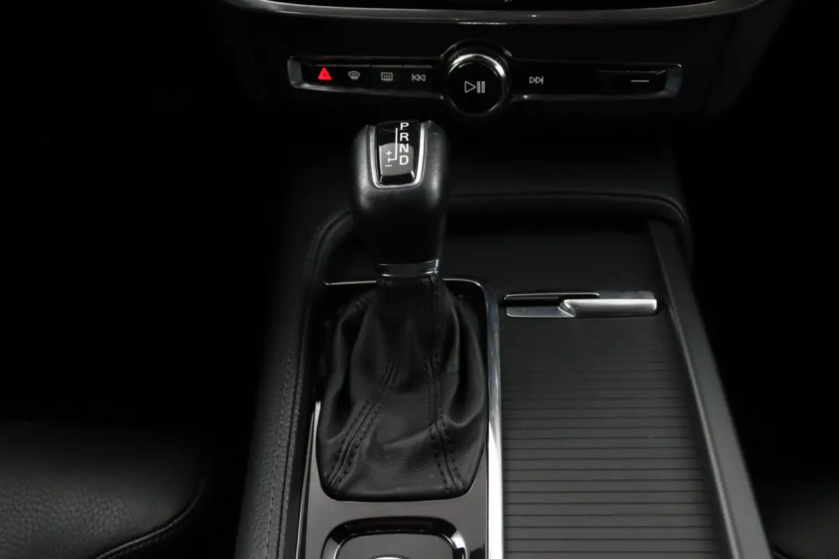 T5 90th Anniversary Edition | Stoelverwarming | BLIS | Adaptieve Cruise control | Camera | Parkeersensoren voor en achter | Leder | Carplay |