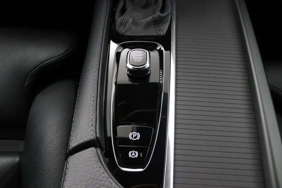 T5 90th Anniversary Edition | Stoelverwarming | BLIS | Adaptieve Cruise control | Camera | Parkeersensoren voor en achter | Leder | Carplay |