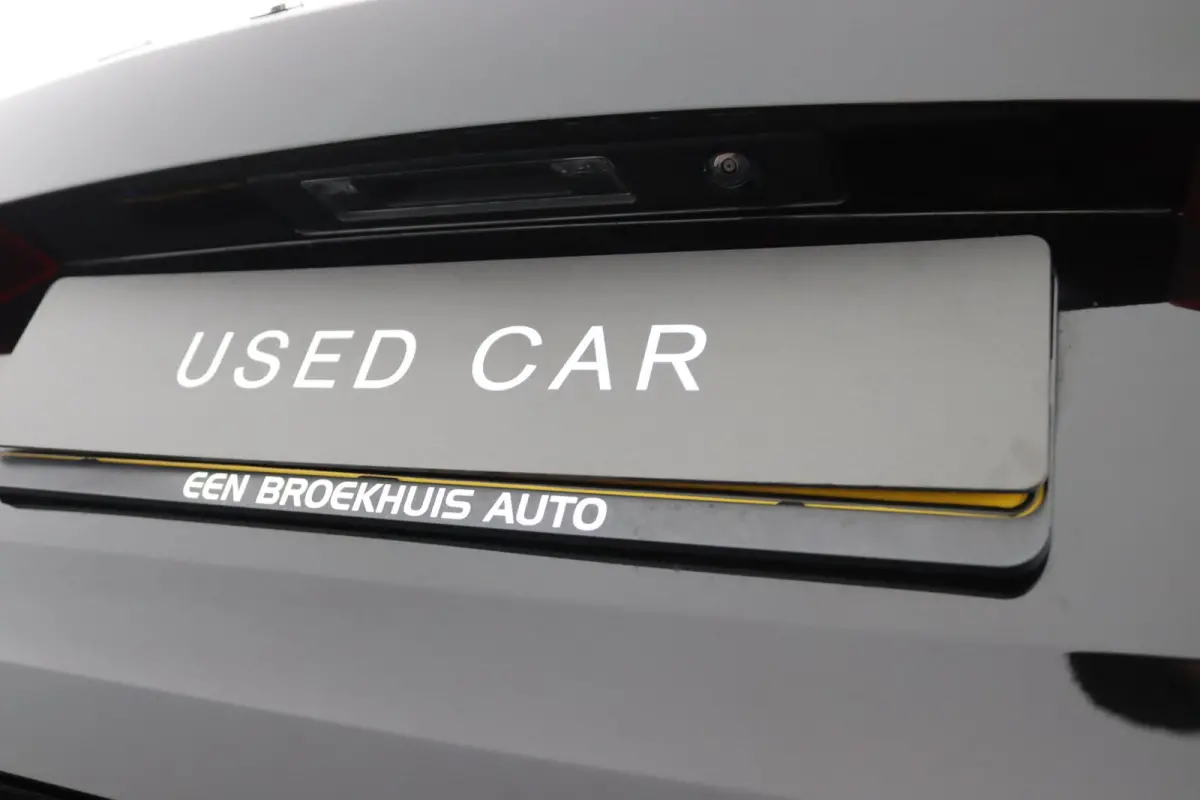 T5 90th Anniversary Edition | Stoelverwarming | BLIS | Adaptieve Cruise control | Camera | Parkeersensoren voor en achter | Leder | Carplay |