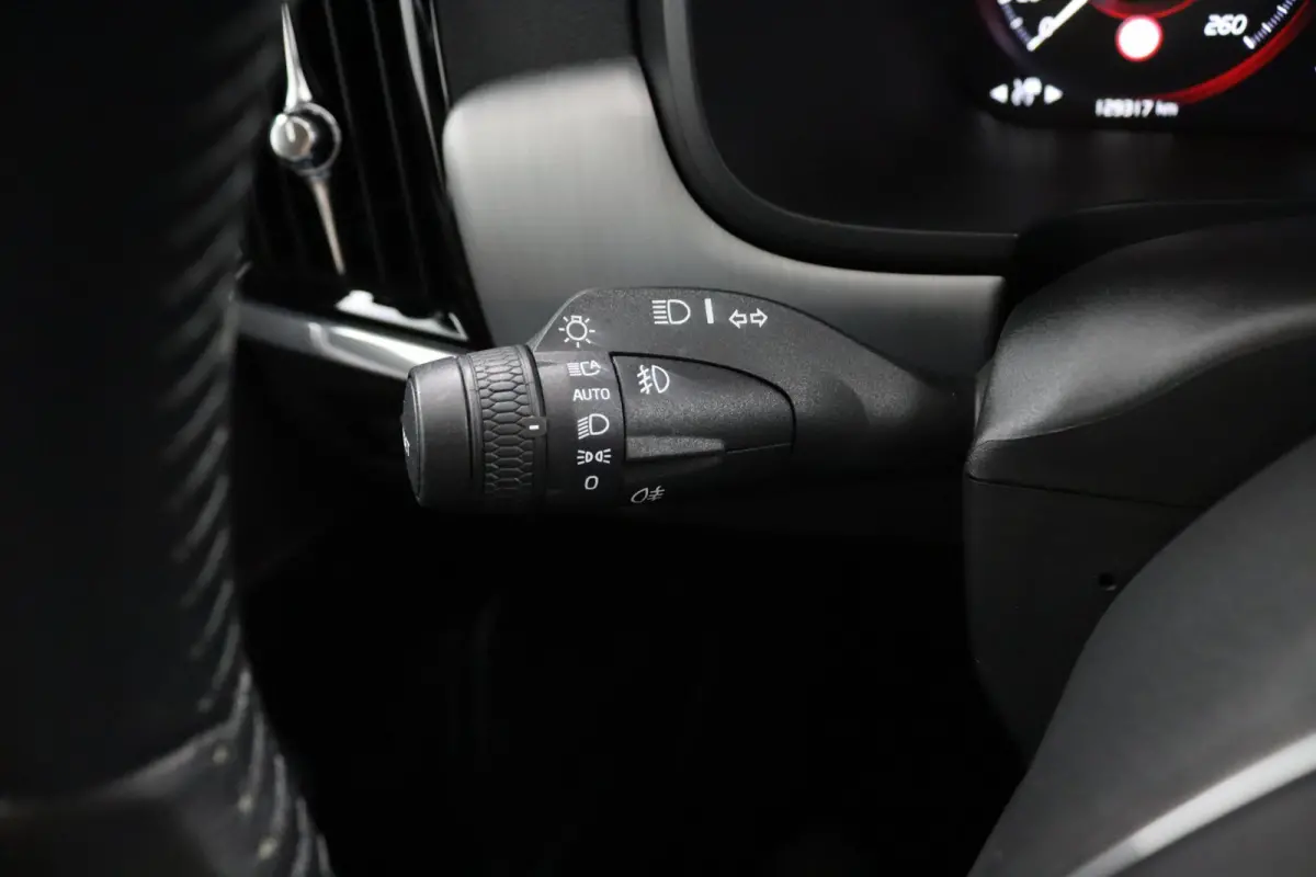 T5 90th Anniversary Edition | Stoelverwarming | BLIS | Adaptieve Cruise control | Camera | Parkeersensoren voor en achter | Leder | Carplay |