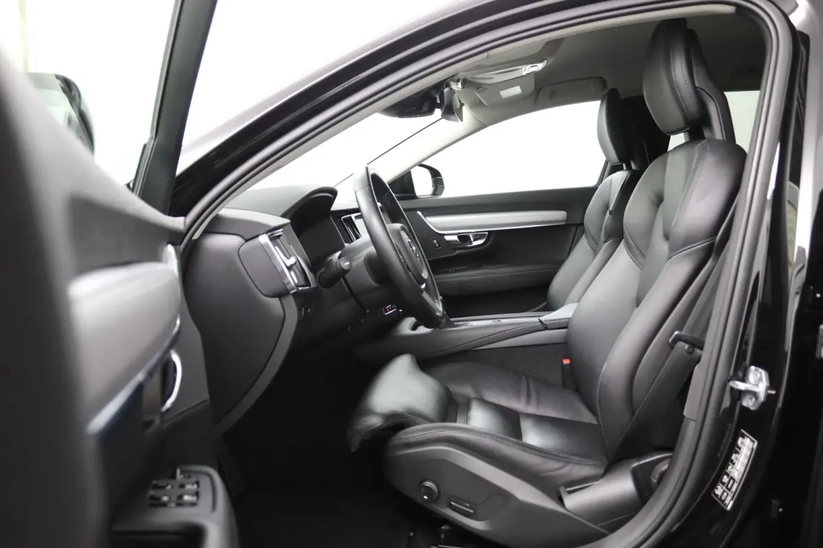 T5 90th Anniversary Edition | Stoelverwarming | BLIS | Adaptieve Cruise control | Camera | Parkeersensoren voor en achter | Leder | Carplay |
