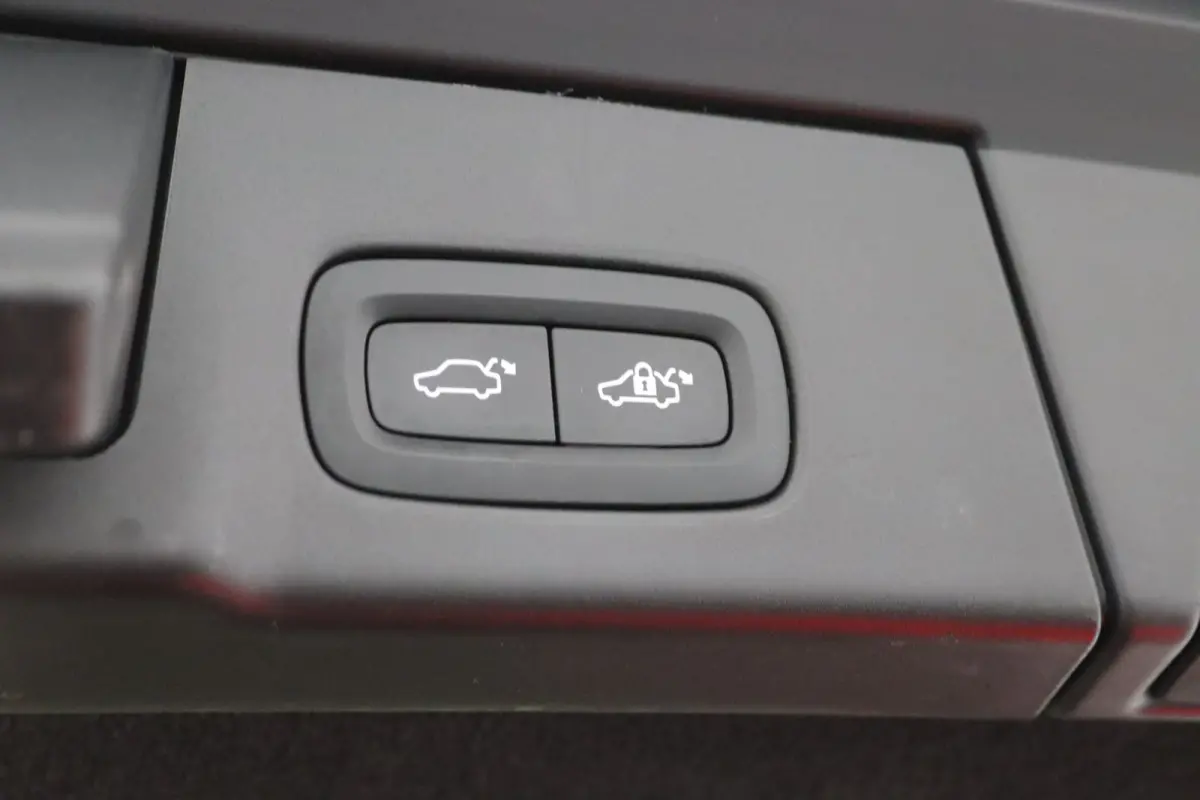 T5 90th Anniversary Edition | Stoelverwarming | BLIS | Adaptieve Cruise control | Camera | Parkeersensoren voor en achter | Leder | Carplay |