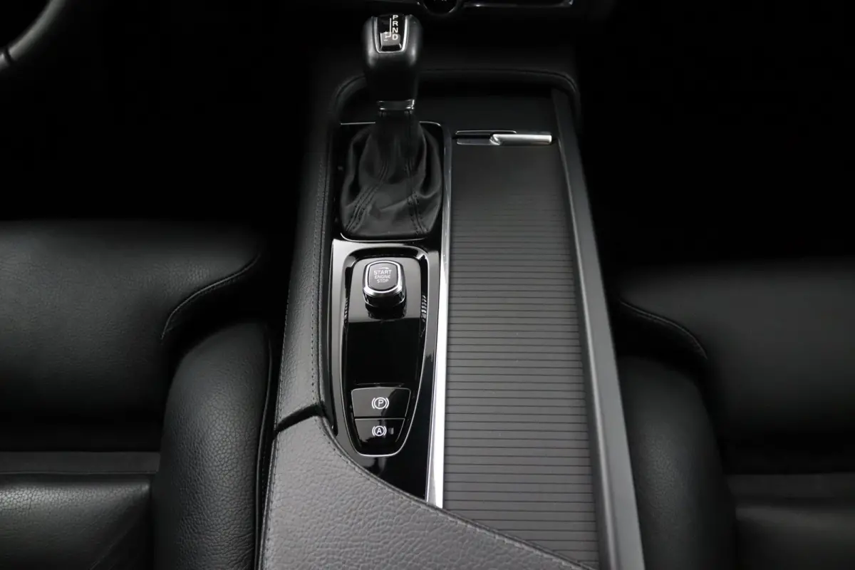 T5 90th Anniversary Edition | Stoelverwarming | BLIS | Adaptieve Cruise control | Camera | Parkeersensoren voor en achter | Leder | Carplay |