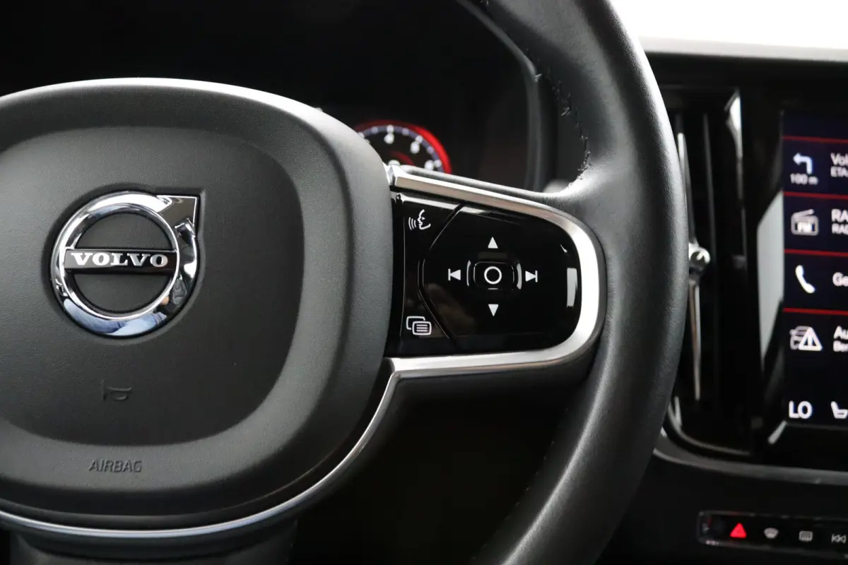 T5 90th Anniversary Edition | Stoelverwarming | BLIS | Adaptieve Cruise control | Camera | Parkeersensoren voor en achter | Leder | Carplay |