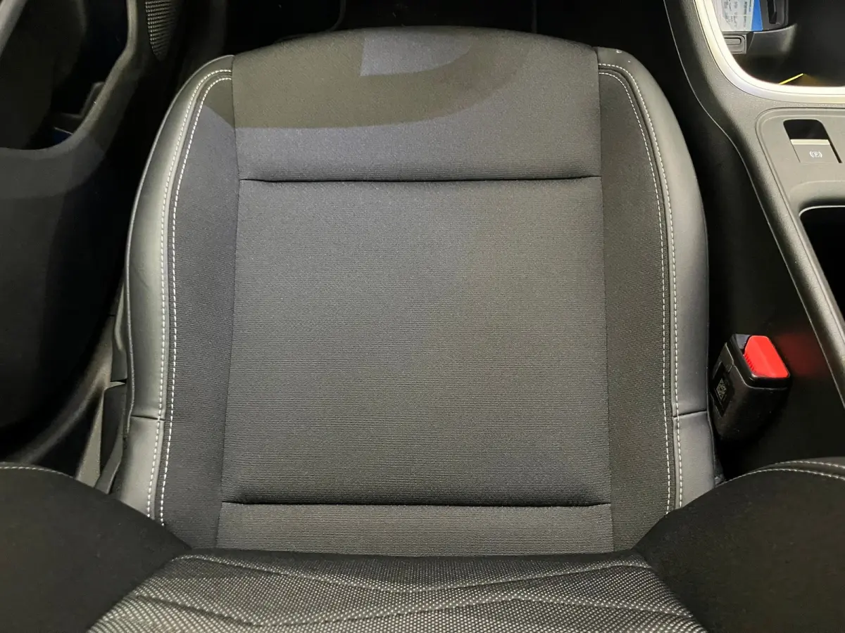 Summit 54kWh Full 156pk 18"Lichtmetaal | Adaptive Cruise | Climate Controle | Keyless Start | Carplay | LED | Digitaal Dashboard | 11 kW lader | Achteruitrijcamera | Airco (automatisch)