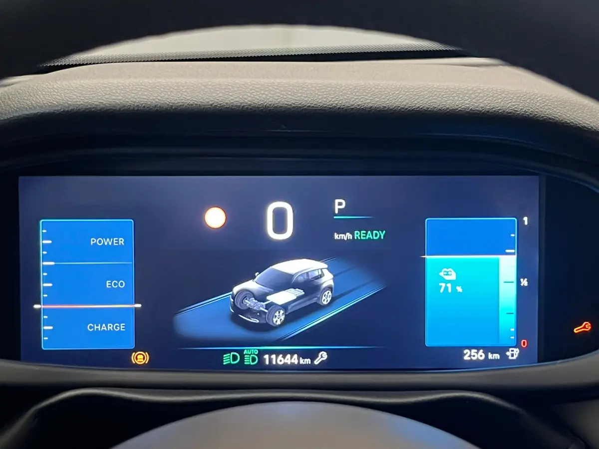 Summit 54kWh Full 156pk 18"Lichtmetaal | Adaptive Cruise | Climate Controle | Keyless Start | Carplay | LED | Digitaal Dashboard | 11 kW lader | Achteruitrijcamera | Airco (automatisch)