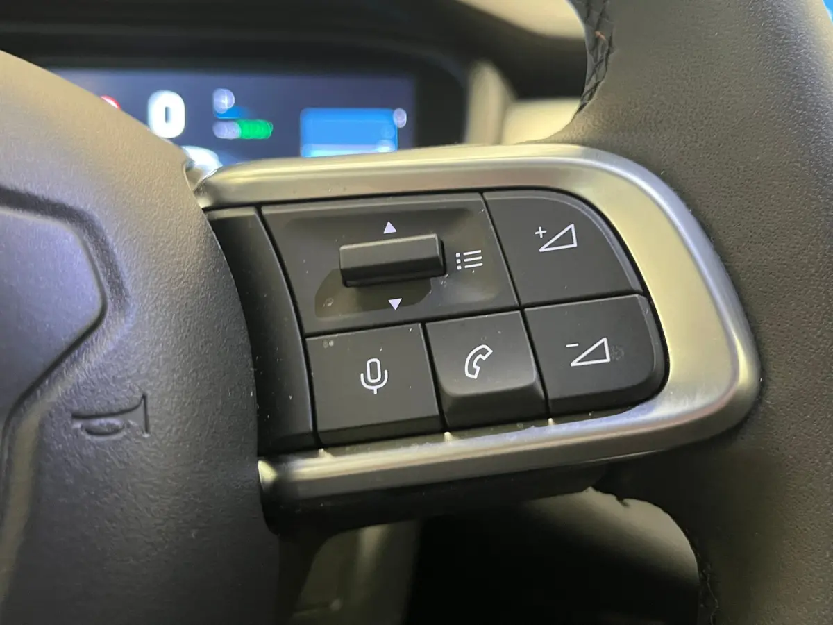 Summit 54kWh Full 156pk 18"Lichtmetaal | Adaptive Cruise | Climate Controle | Keyless Start | Carplay | LED | Digitaal Dashboard | 11 kW lader | Achteruitrijcamera | Airco (automatisch)
