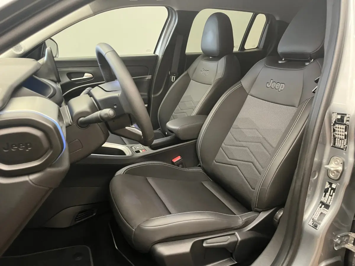 Summit 54kWh Full 156pk 18"Lichtmetaal | Adaptive Cruise | Climate Controle | Keyless Start | Carplay | LED | Digitaal Dashboard | 11 kW lader | Achteruitrijcamera | Airco (automatisch)
