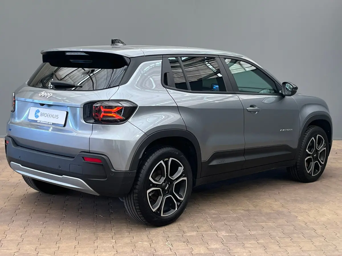 Summit 54kWh Full 156pk 18"Lichtmetaal | Adaptive Cruise | Climate Controle | Keyless Start | Carplay | LED | Digitaal Dashboard | 11 kW lader | Achteruitrijcamera | Airco (automatisch)
