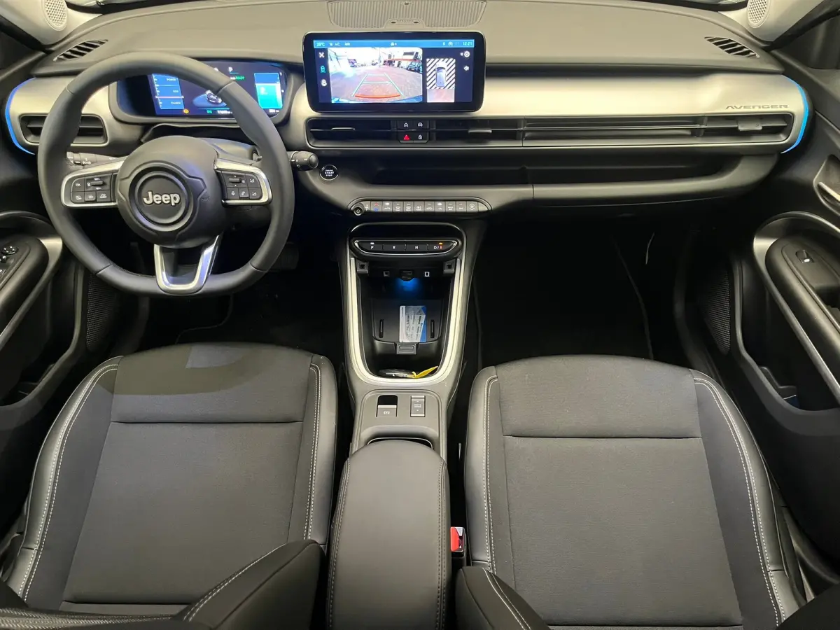 Summit 54kWh Full 156pk 18"Lichtmetaal | Adaptive Cruise | Climate Controle | Keyless Start | Carplay | LED | Digitaal Dashboard | 11 kW lader | Achteruitrijcamera | Airco (automatisch)