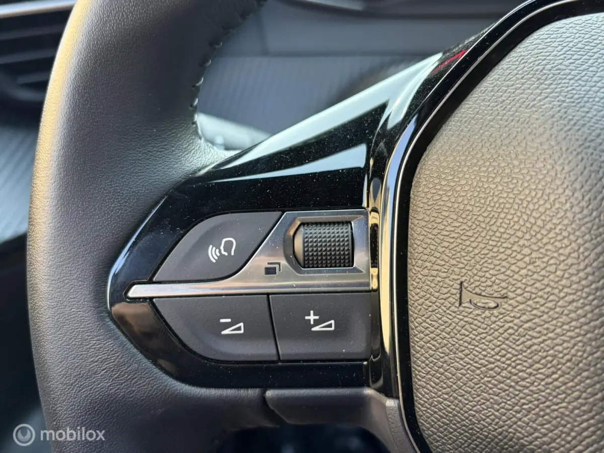 Allure Facelift!! Full map nav / carplay / camera 360 / 27.907 KM!!