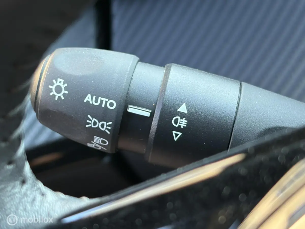 Allure Facelift!! Full map nav / carplay / camera 360 / 27.907 KM!!