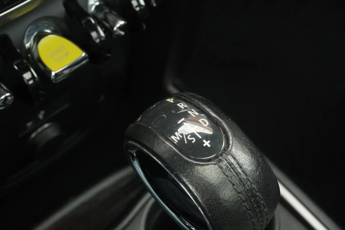 1.5 Cooper ALL4+Pano-dak+volleder+19"Lmv+Elek-Klep+Trim/Serious-Pakket+camera+navi+thunder-grey+Harman-Kardon