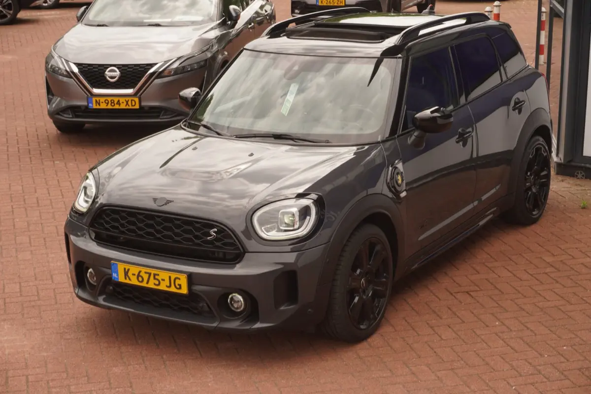 1.5 Cooper ALL4+Pano-dak+volleder+19"Lmv+Elek-Klep+Trim/Serious-Pakket+camera+navi+thunder-grey+Harman-Kardon
