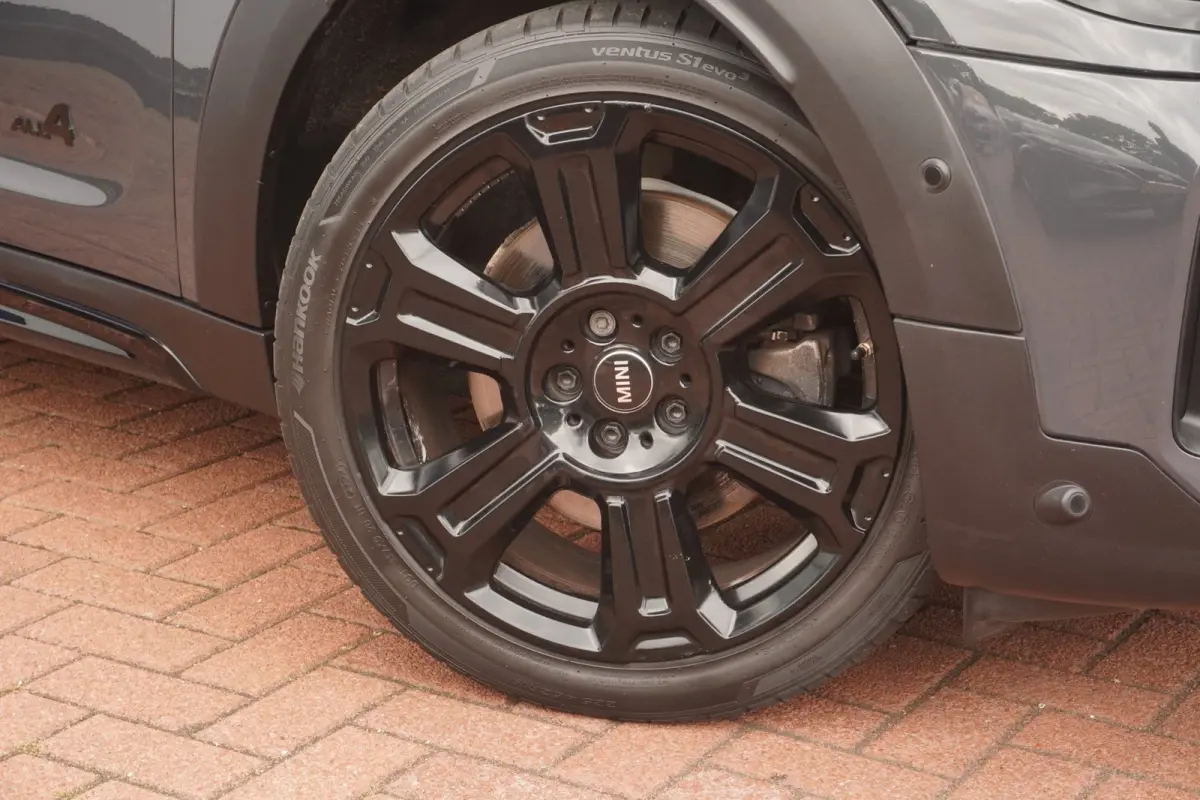 1.5 Cooper ALL4+Pano-dak+volleder+19"Lmv+Elek-Klep+Trim/Serious-Pakket+camera+navi+thunder-grey+Harman-Kardon