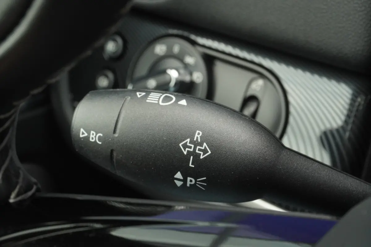 1.5 Cooper ALL4+Pano-dak+volleder+19"Lmv+Elek-Klep+Trim/Serious-Pakket+camera+navi+thunder-grey+Harman-Kardon