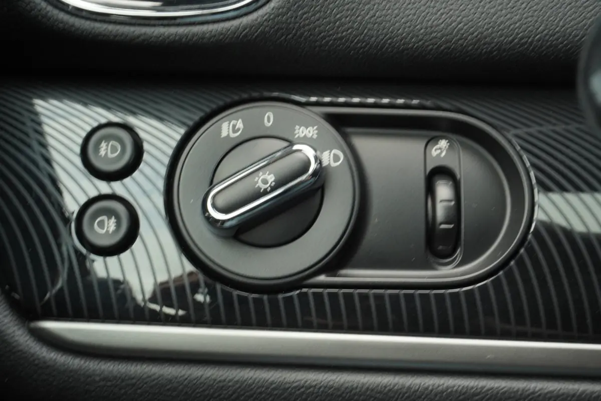1.5 Cooper ALL4+Pano-dak+volleder+19"Lmv+Elek-Klep+Trim/Serious-Pakket+camera+navi+thunder-grey+Harman-Kardon