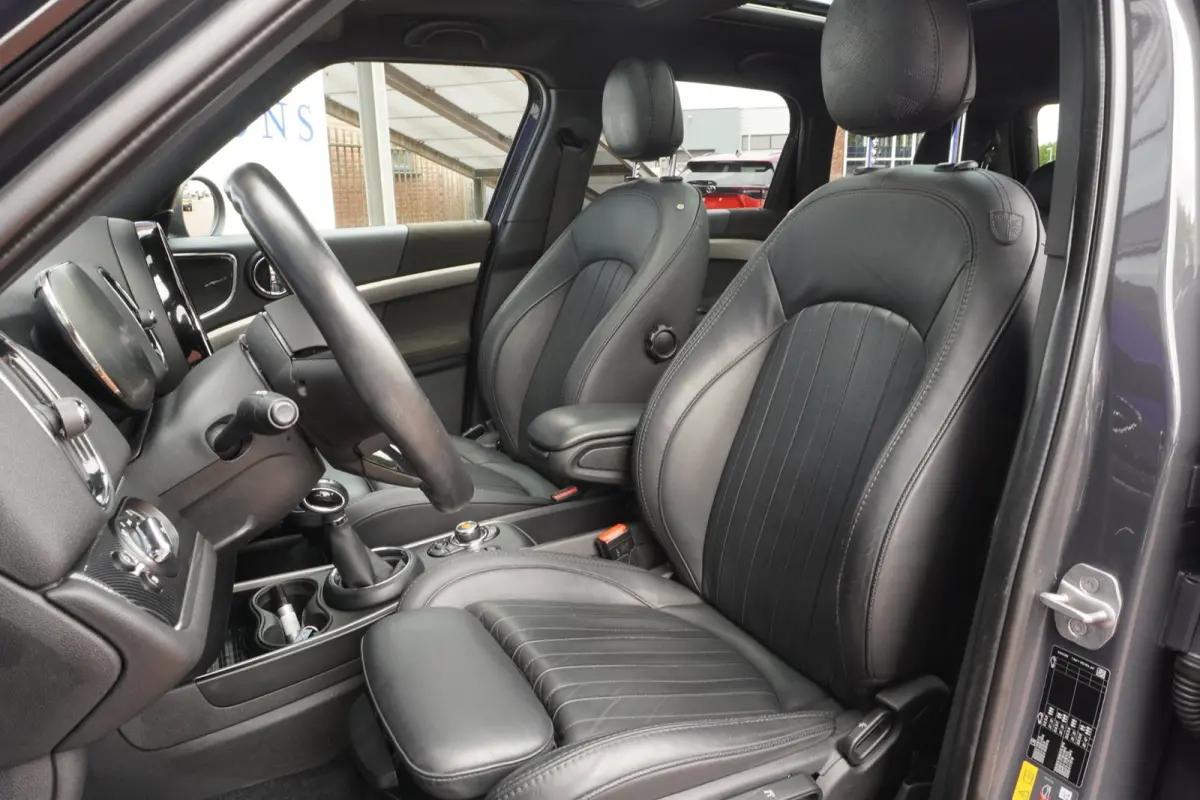 1.5 Cooper ALL4+Pano-dak+volleder+19"Lmv+Elek-Klep+Trim/Serious-Pakket+camera+navi+thunder-grey+Harman-Kardon