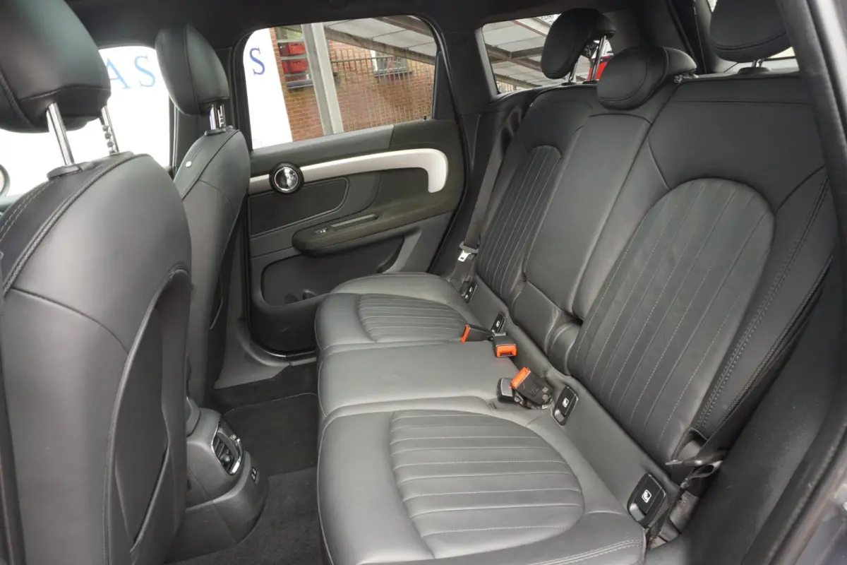 1.5 Cooper ALL4+Pano-dak+volleder+19"Lmv+Elek-Klep+Trim/Serious-Pakket+camera+navi+thunder-grey+Harman-Kardon